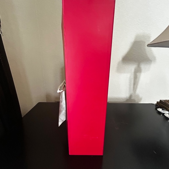 American Girl Doll Red Keepsake Box (RETIRED) - Picture 11 of 14